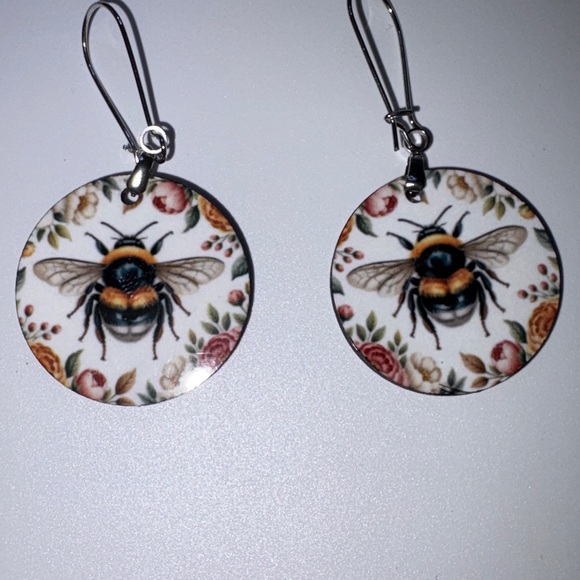 Bumblebee earrings - Picture 2 of 5